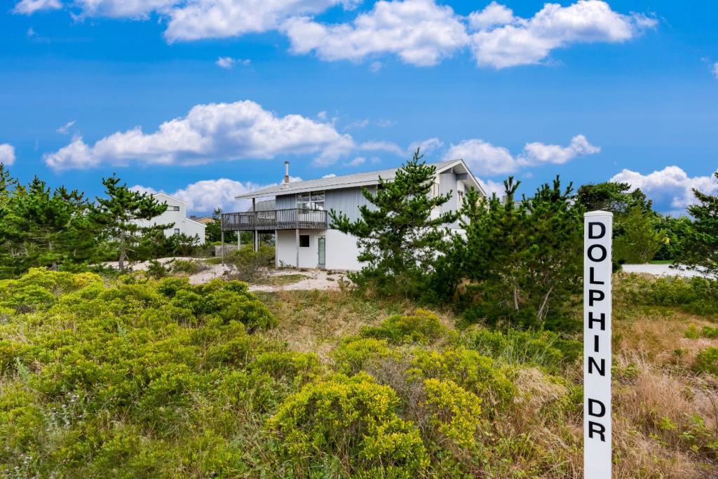 16 DOLPHIN DR