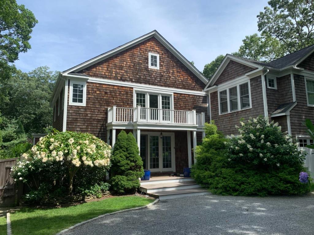 5 Lauras Lane