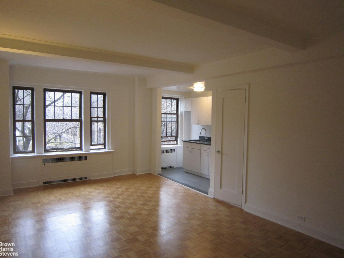 Photo 1 of Large Renovated Studio, Brooklyn Heights, Brooklyn, NY, $3,400, Web #: 10076090