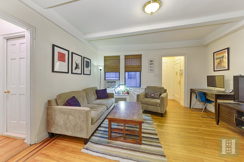 Photo 1 of 142 East 49th Street, Midtown East, NYC, $2,500, Web #: 1094632
