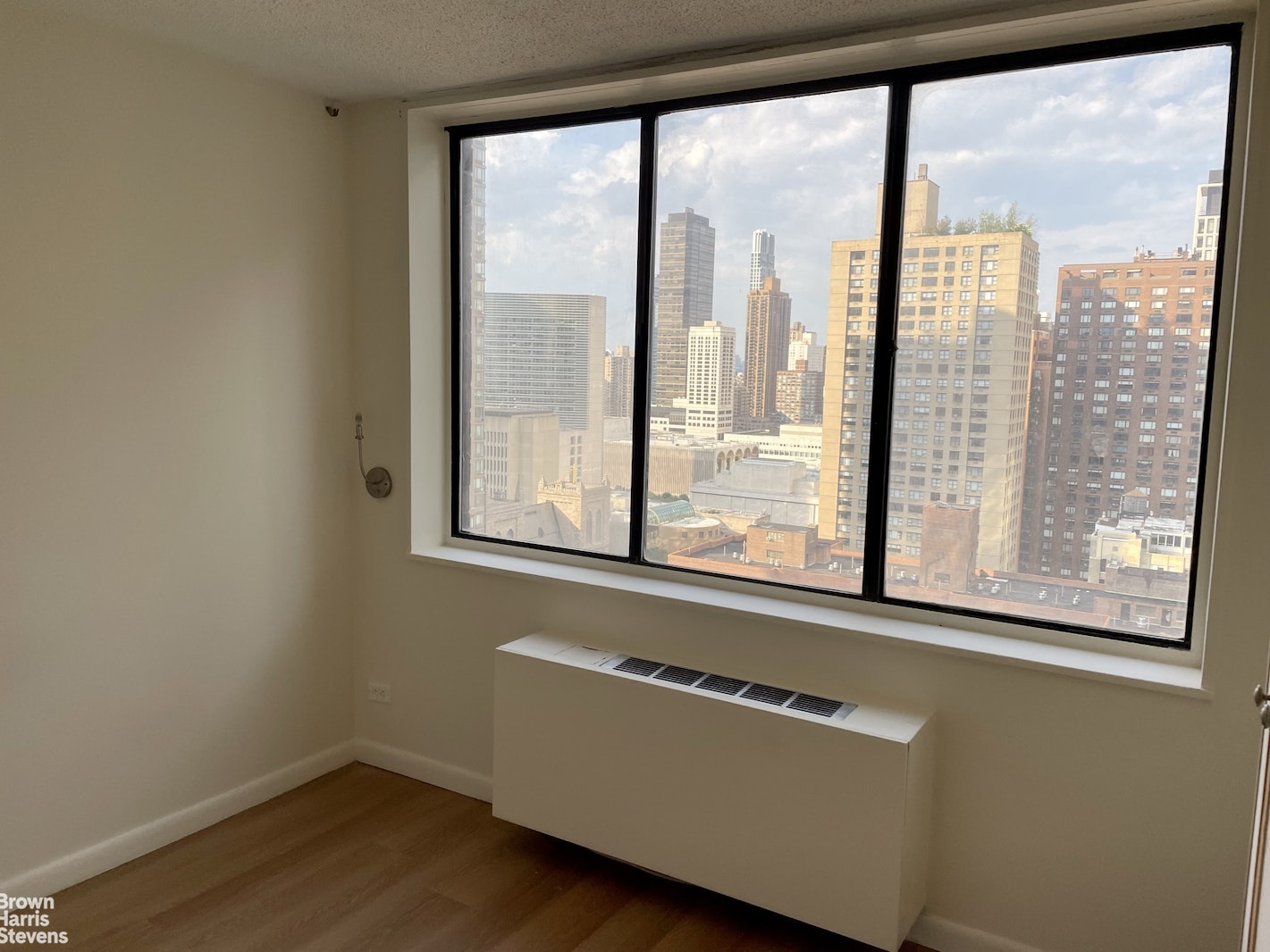 Photo 1 of 347 West 57th Street, Midtown West, NYC, $2,950, Web #: 10955162
