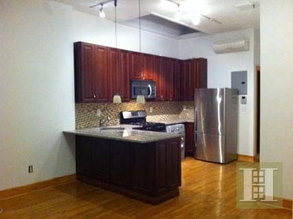 Rental Property at One Bedroom That Feels Like A Two , Upper Manhattan, NYC - Bedrooms: 1 
Bathrooms: 1 
Rooms: 4  - $2,600 MO.
