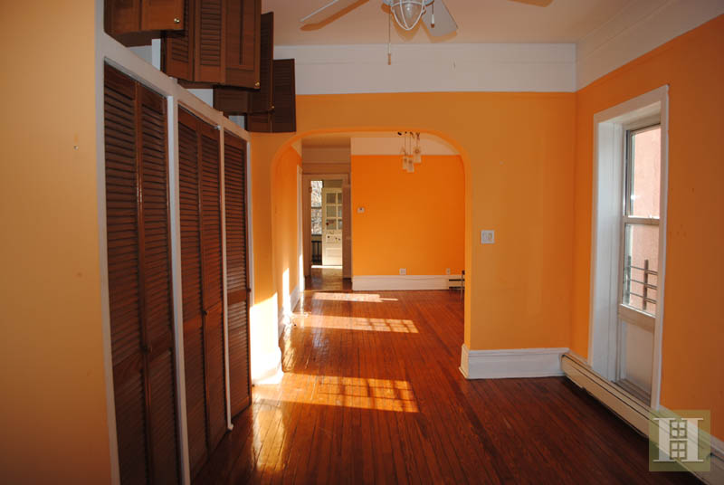 Photo 1 of Generous 3 Bedroom Apt In Private, House, Riverdale, New York, $2,300, Web #: 14035282