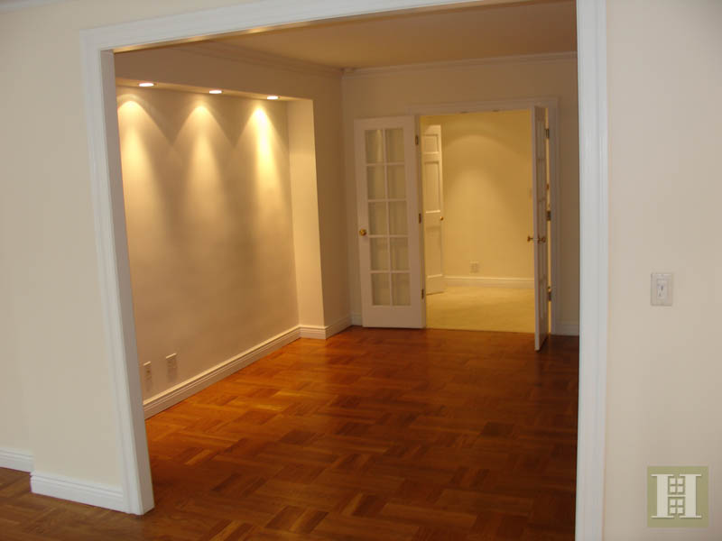 Photo 1 of 57th/5th Huge Alcove Studio, Midtown West, NYC, $2,850, Web #: 14057257