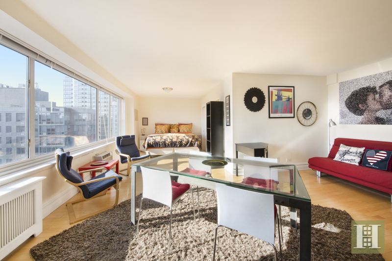 Photo 1 of 392 Central Park West, Upper West Side, NYC, $2,995, Web #: 14105170