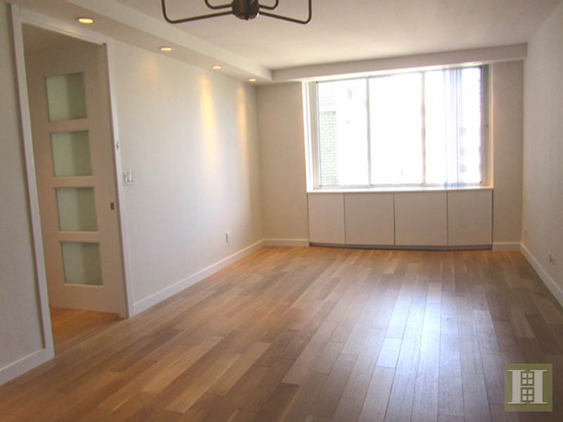 Photo 1 of 220 East 65th Street 21A, Upper East Side, NYC, $3,650, Web #: 14170885