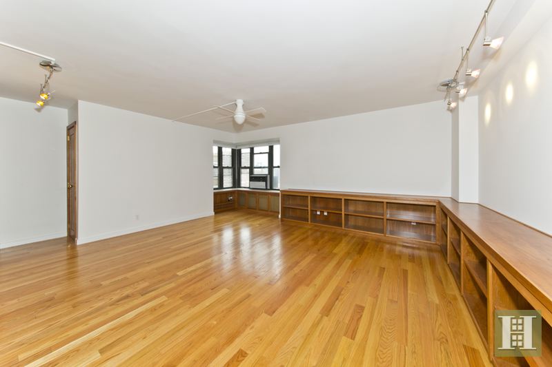 Photo 1 of 208 East Broadway, Lower East Side, NYC, $3,950, Web #: 14276174