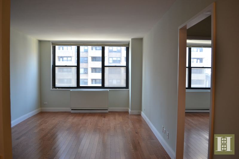 Photo 1 of Renovated 1 Br  Drmn  Roof Deck  Gym , Upper East Side, NYC, $2,800, Web #: 14396593