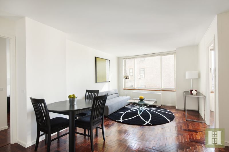 Photo 1 of 2373 Broadway 1110, Upper West Side, NYC, $4,600, Web #: 14436195