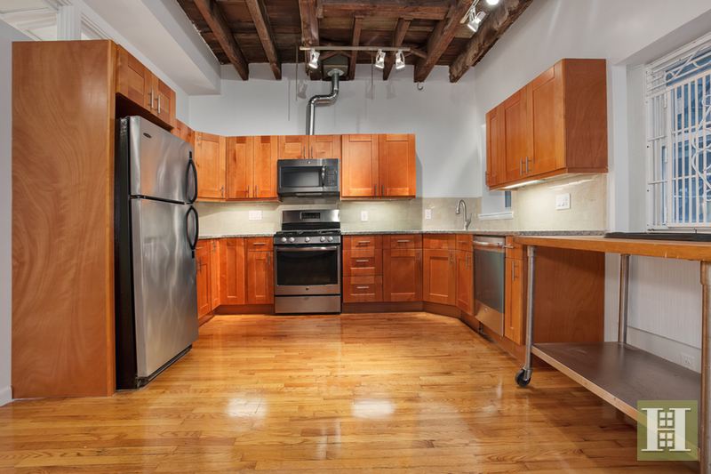 Photo 1 of 131 West 21st Street 2, Chelsea, NYC, $4,300, Web #: 14502983