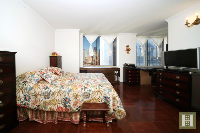 Photo 1 of 236 East 47th Street, Midtown East, NYC, $2,100, Web #: 14605132
