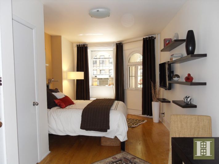 Photo 1 of 163 West 79th Street 1F, Upper West Side, NYC, $2,250, Web #: 14690461