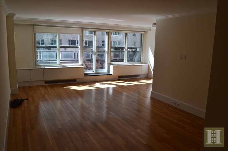Photo 1 of 57th/5th No Fee Huge Terrace, Midtown West, NYC, $3,100, Web #: 14928992