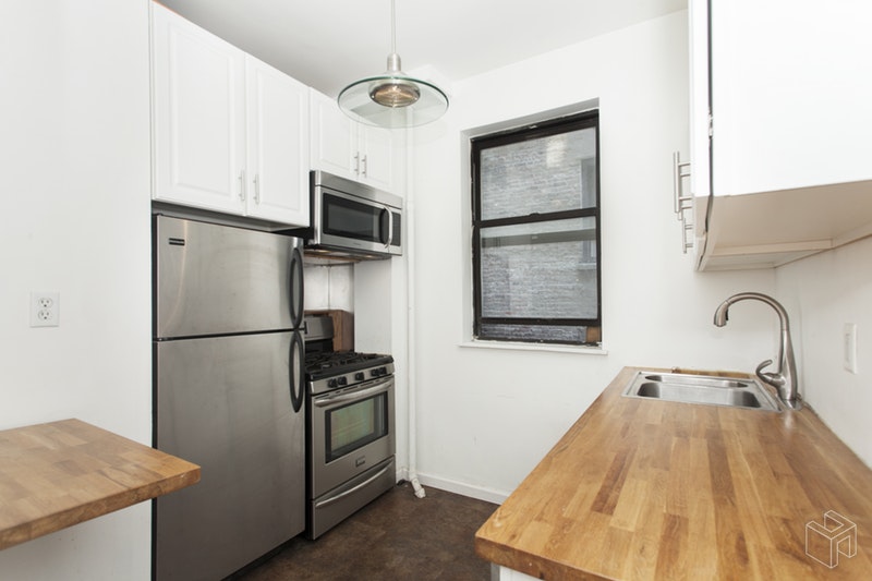 Photo 1 of 63 West 107th Street 22, Upper West Side, NYC, $2,700, Web #: 14988337