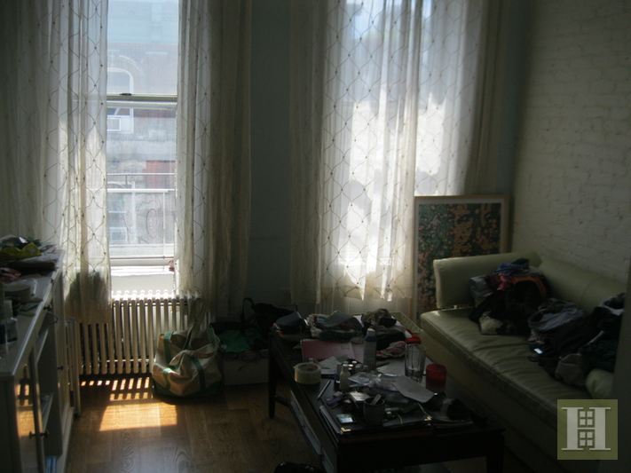 Photo 1 of 231 Thompson Street, Greenwich Village, NYC, $2,550, Web #: 15007982