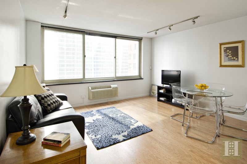 Photo 1 of 333 East 45th Street, Midtown East, NYC, $2,800, Web #: 15027846