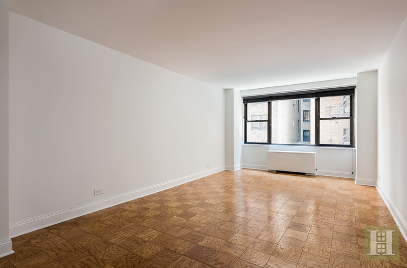 Photo 1 of 305 East 40th Street 4V, Midtown East, NYC, $2,500, Web #: 15086527