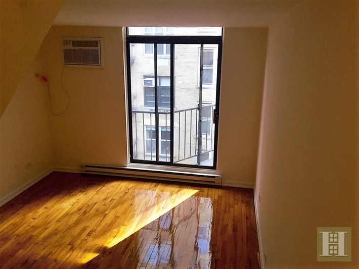 Photo 1 of 134 East 22nd Street, Gramercy Park, NYC, $3,300, Web #: 15127943