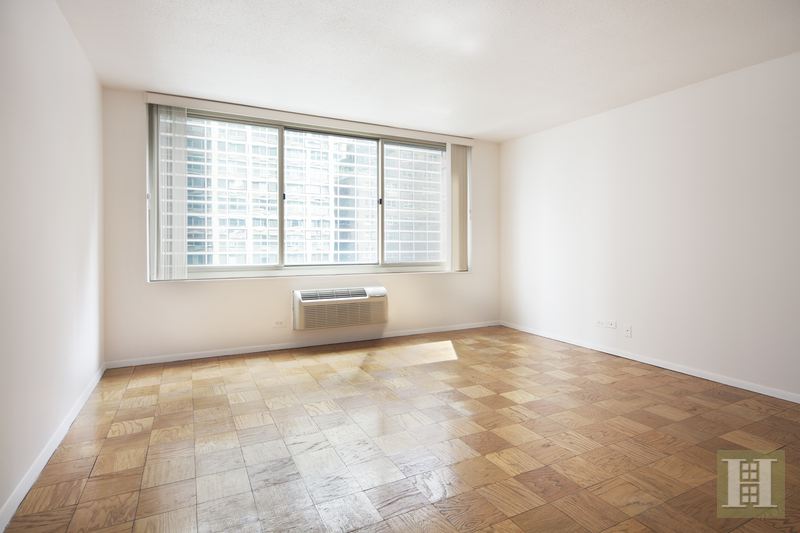 Photo 1 of 333 East 45th Street 7F, Midtown East, NYC, $2,900, Web #: 15136378
