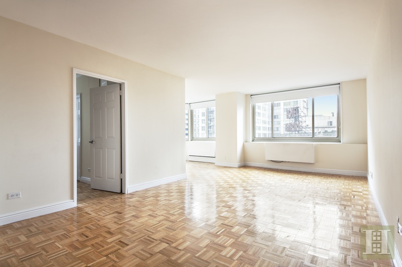 Photo 1 of 30 West 63rd Street 17M, Upper West Side, NYC, $6,250, Web #: 15167983