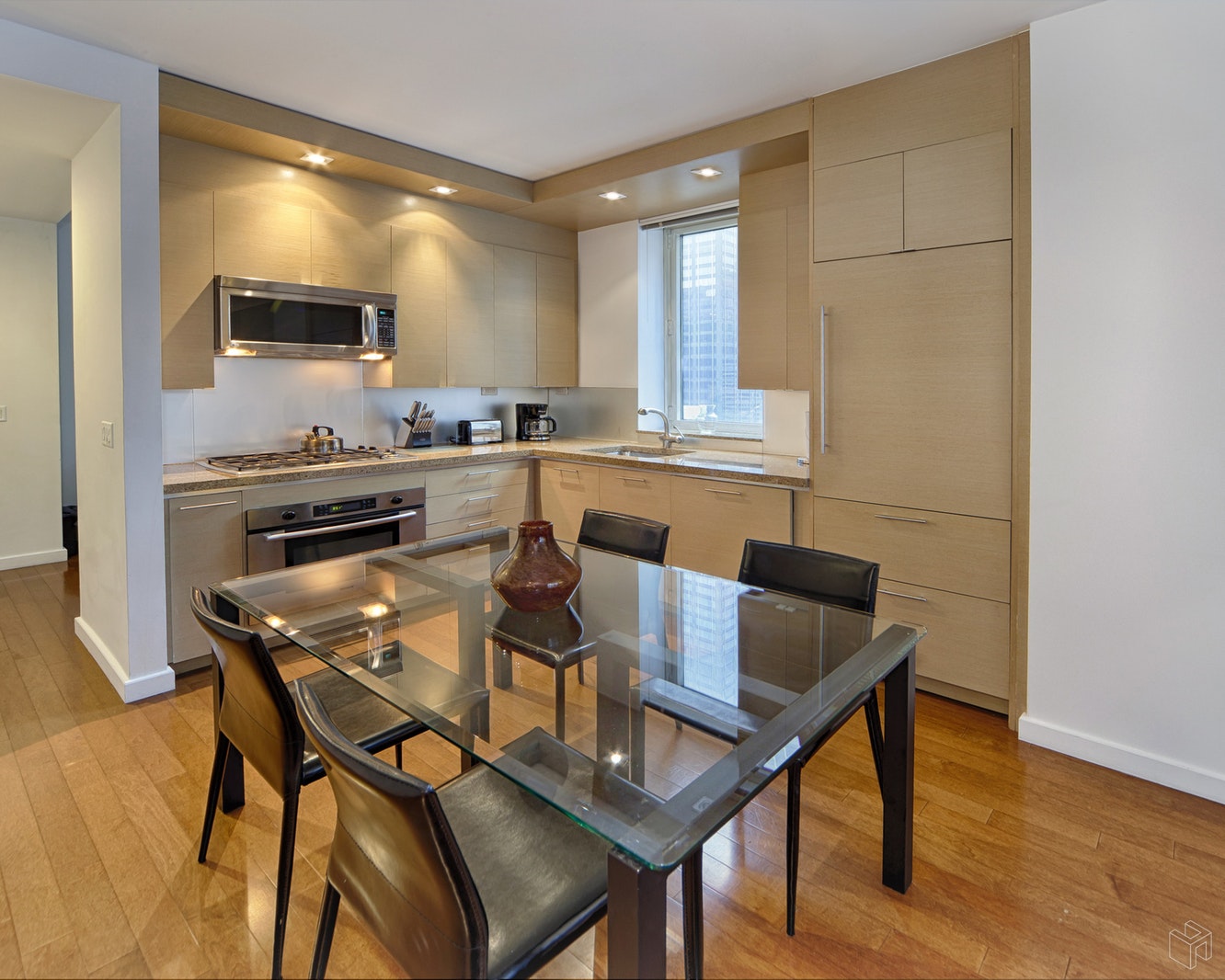 Photo 1 of 1600 Broadway 15Aa, Midtown West, NYC, $1,125,000, Web #: 15192853