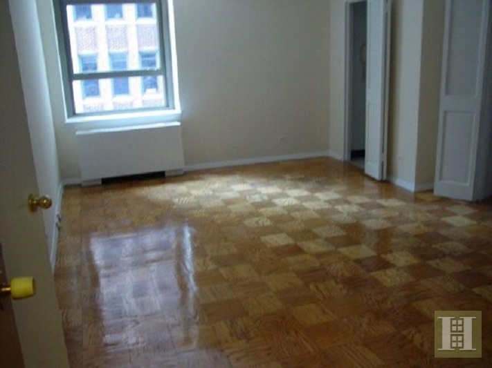 Photo 1 of Park Avenue, Midtown East, NYC, $2,400, Web #: 15266482