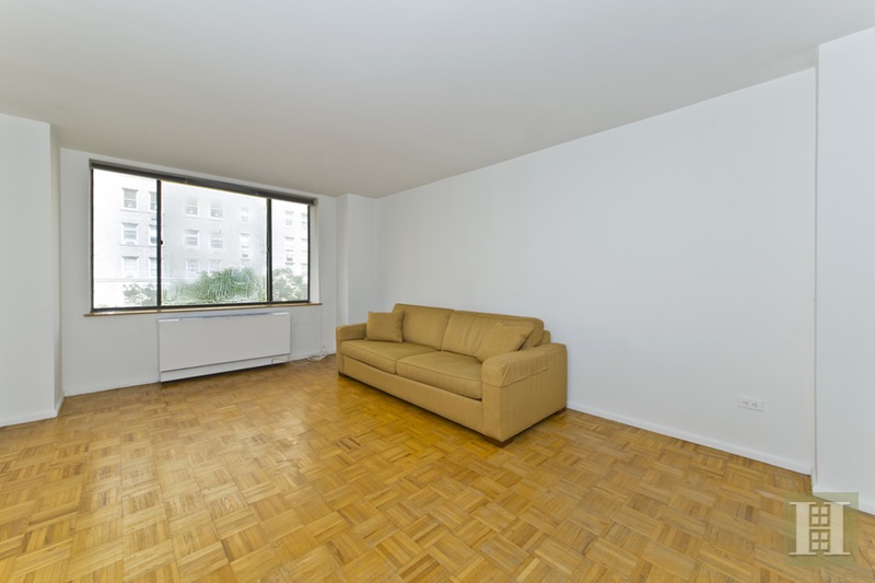 Photo 1 of 130 West 79th Street 4C, Upper West Side, NYC, $3,100, Web #: 15390838