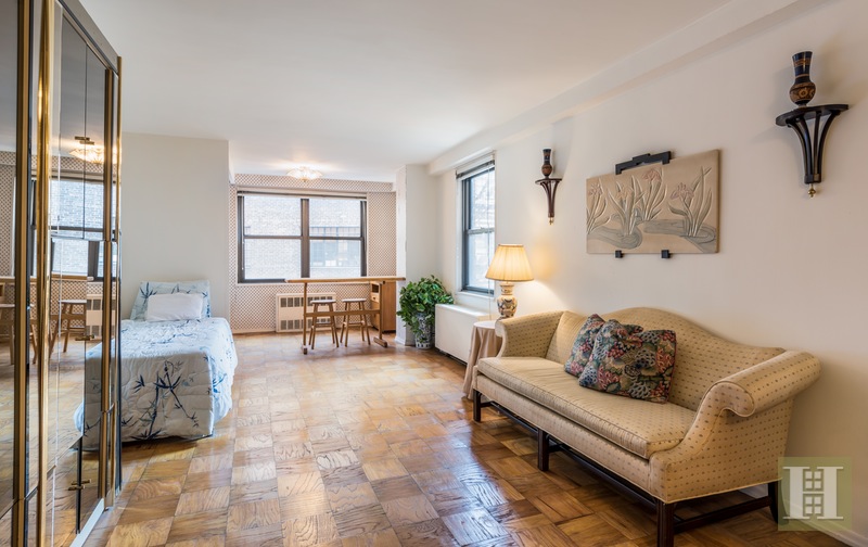 Photo 1 of 305 East 40th Street 11T, Midtown East, NYC, $407,500, Web #: 15480934