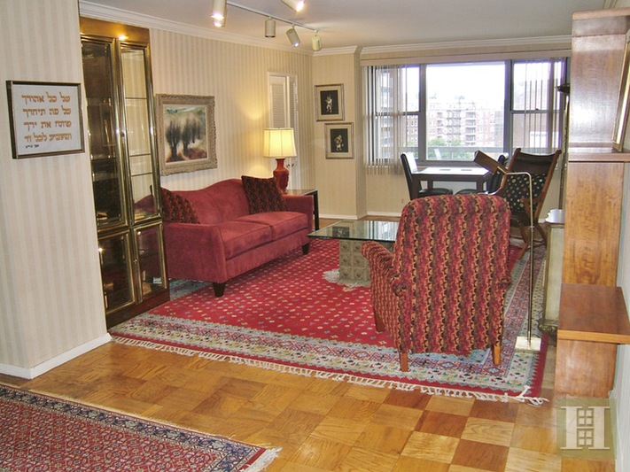 Photo 1 of 70-25 Yellowstone Blvd 6C, Forest Hills, Queens, NY, $690,000, Web #: 15567688
