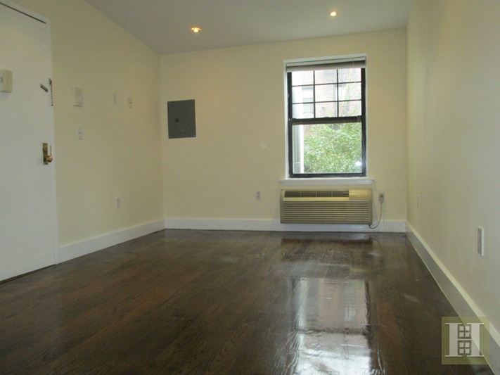 Photo 1 of 306 West 22nd Street 3B, Chelsea, NYC, $2,100, Web #: 15600634