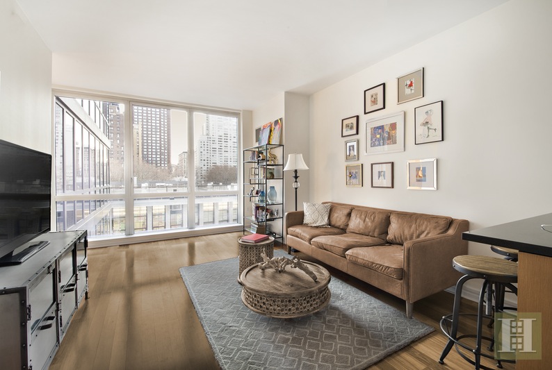 Photo 1 of 200 West End Avenue 6N, Upper West Side, NYC, $975,000, Web #: 15665641