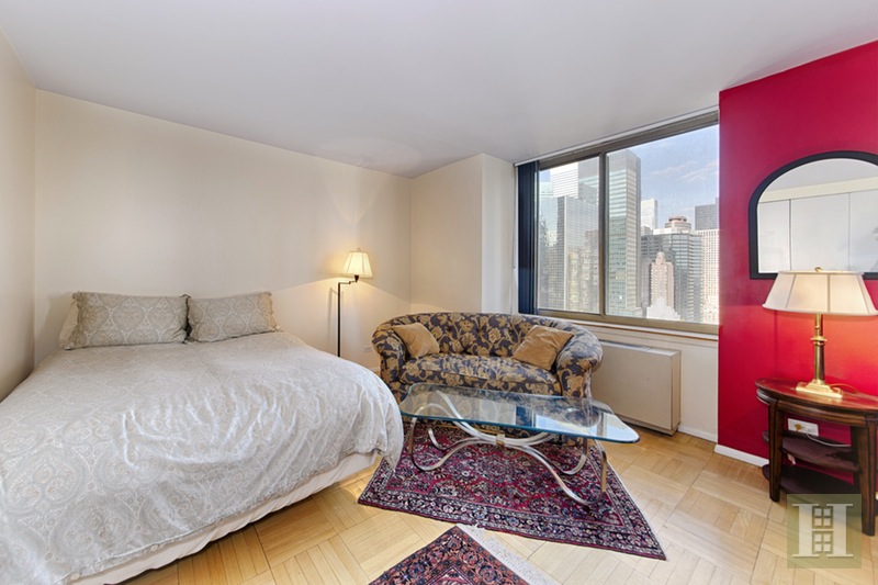 Photo 1 of 236 East 47th Street 23D, Midtown East, NYC, $582,000, Web #: 15751587