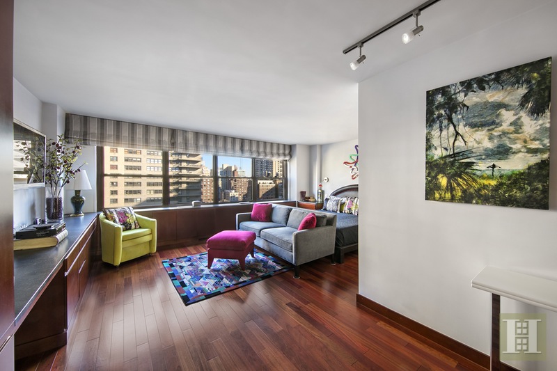 Photo 1 of 150 West End Avenue 20J, Upper West Side, NYC, $525,000, Web #: 15853562