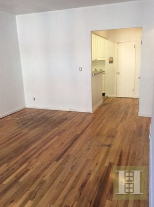 Photo 1 of 406 West 51st Street 4A, Midtown West, NYC, $2,900, Web #: 15858857