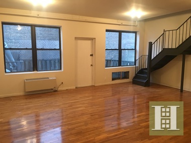 286 Eighth Avenue, Chelsea, NYC - 2 Bedrooms  
2 Bathrooms  
4 Rooms - 