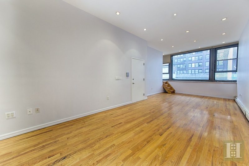 Photo 1 of 106 West 28th Street 2, Chelsea, NYC, $4,800, Web #: 15914403