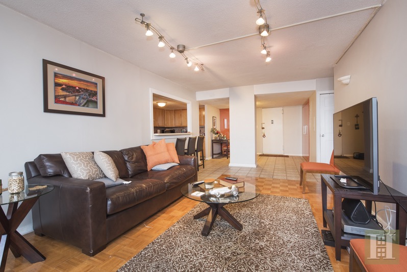 Photo 1 of Penthouse 2 Bedroom In Luxury Building, Forest Hills, Queens, NY, $359,000, Web #: 16195124
