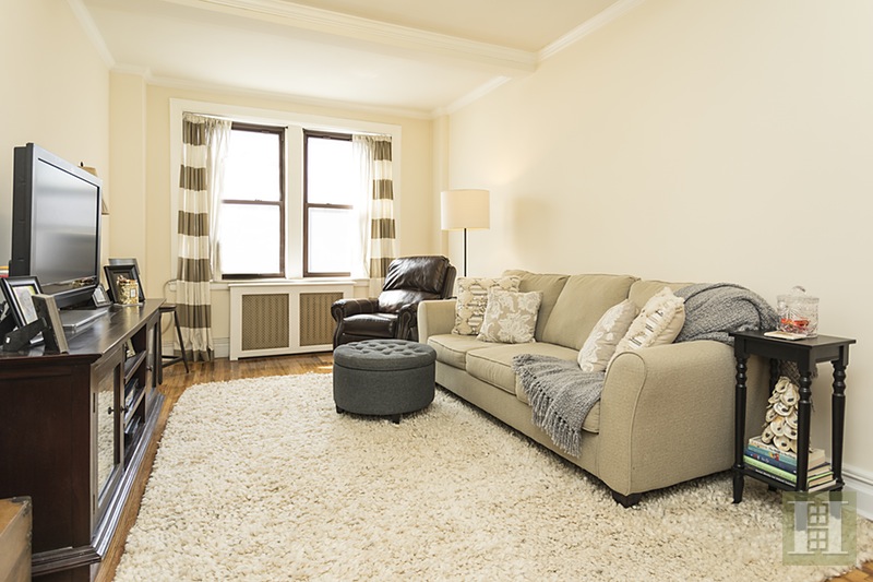 Photo 1 of Pre-War 1BR Flooded With Light, Midtown West, NYC, $649,000, Web #: 16346757