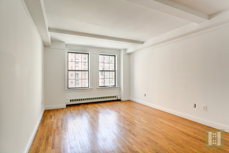 Photo 1 of 17 Park Avenue 1002, Midtown East, NYC, $5,195, Web #: 16480754
