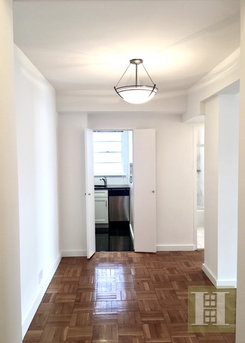 Photo 1 of 210 East 58th Street, Midtown East, NYC, $3,400, Web #: 16589248