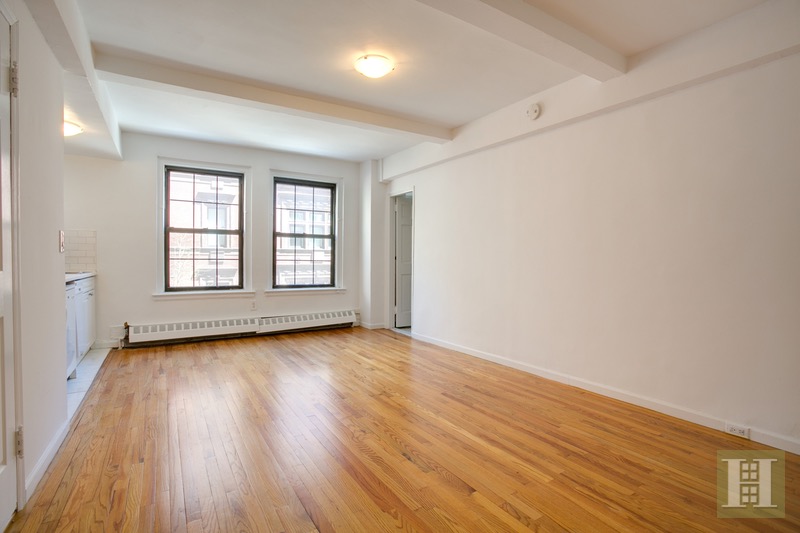 Photo 1 of 17 Park Avenue 403, Midtown East, NYC, $2,295, Web #: 16619112