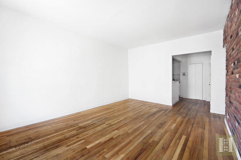 Photo 1 of 406 West 51st Street 3A, Midtown West, NYC, $2,900, Web #: 16679419