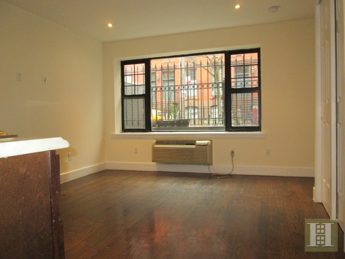 Photo 1 of 306 West 22nd Street 1A, Chelsea, NYC, $1,950, Web #: 16836016