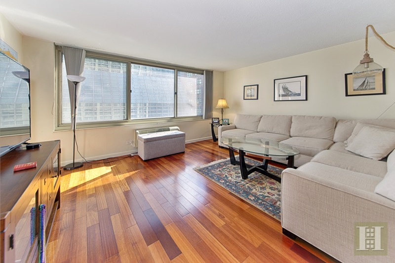 Photo 1 of 333 East 45th Street, Midtown East, NYC, $2,995, Web #: 16836050