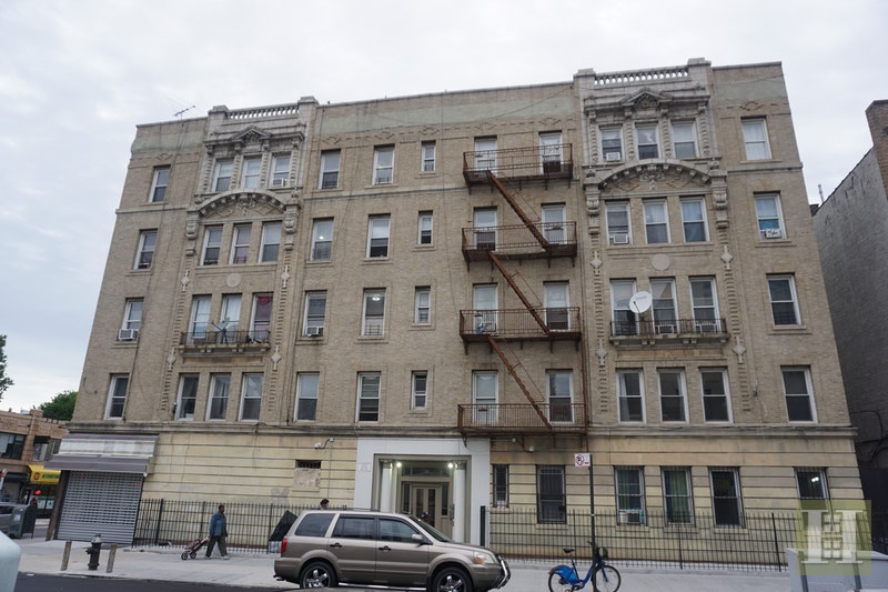 Photo 1 of 701 St Marks Ave 2E, Crown Heights, Brooklyn, NY, $2,250, Web #: 16839253