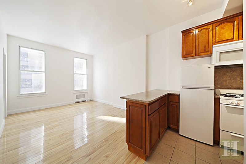 Photo 1 of 927 Madison Avenue 3R, Upper East Side, NYC, $2,695, Web #: 16840399