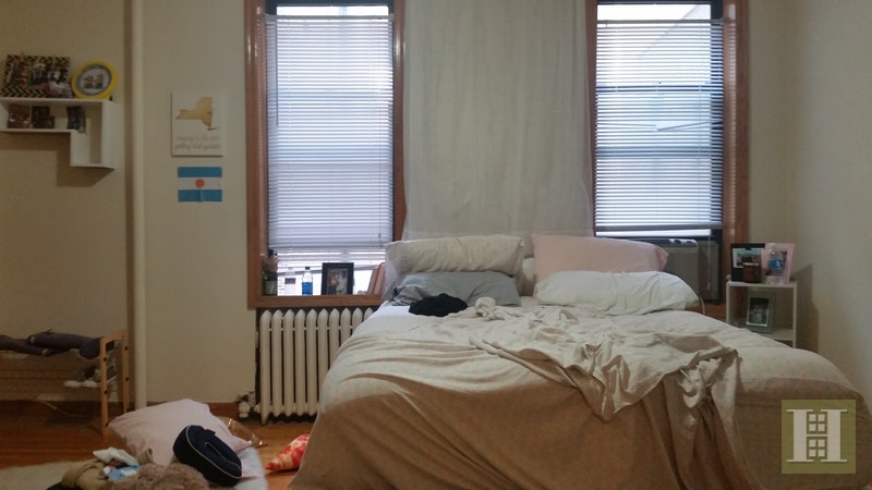 Photo 1 of 168 West 25th Street 3, Chelsea, NYC, $4,000, Web #: 16906771