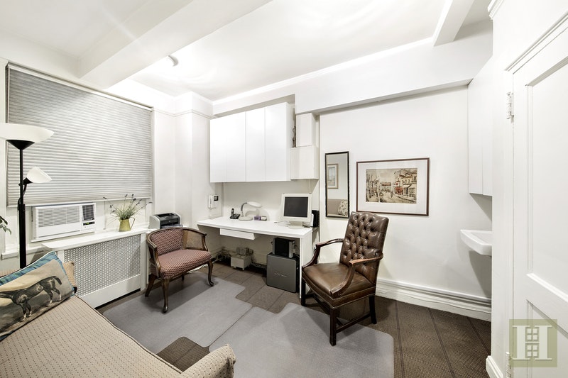 Photo 1 of 121 East 60th Street 2A, Upper East Side, NYC, $550,000, Web #: 17014264