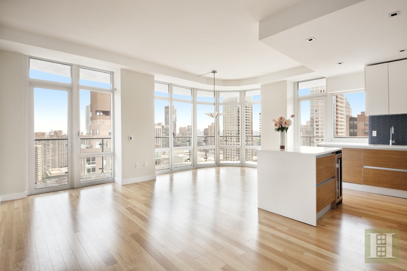 Photo 1 of 555 West 59th Street 32D, Midtown West, NYC, $8,850, Web #: 17014571