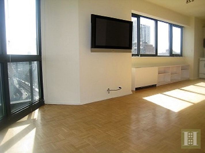 Photo 1 of Hi Floor Corner 1 Br - Savoy, Condominium, Upper East Side, NYC, $3,800, Web #: 17129037